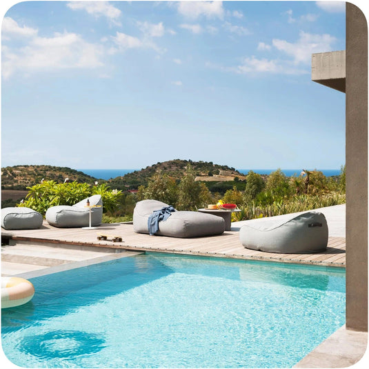 espace exterieur avec piscine