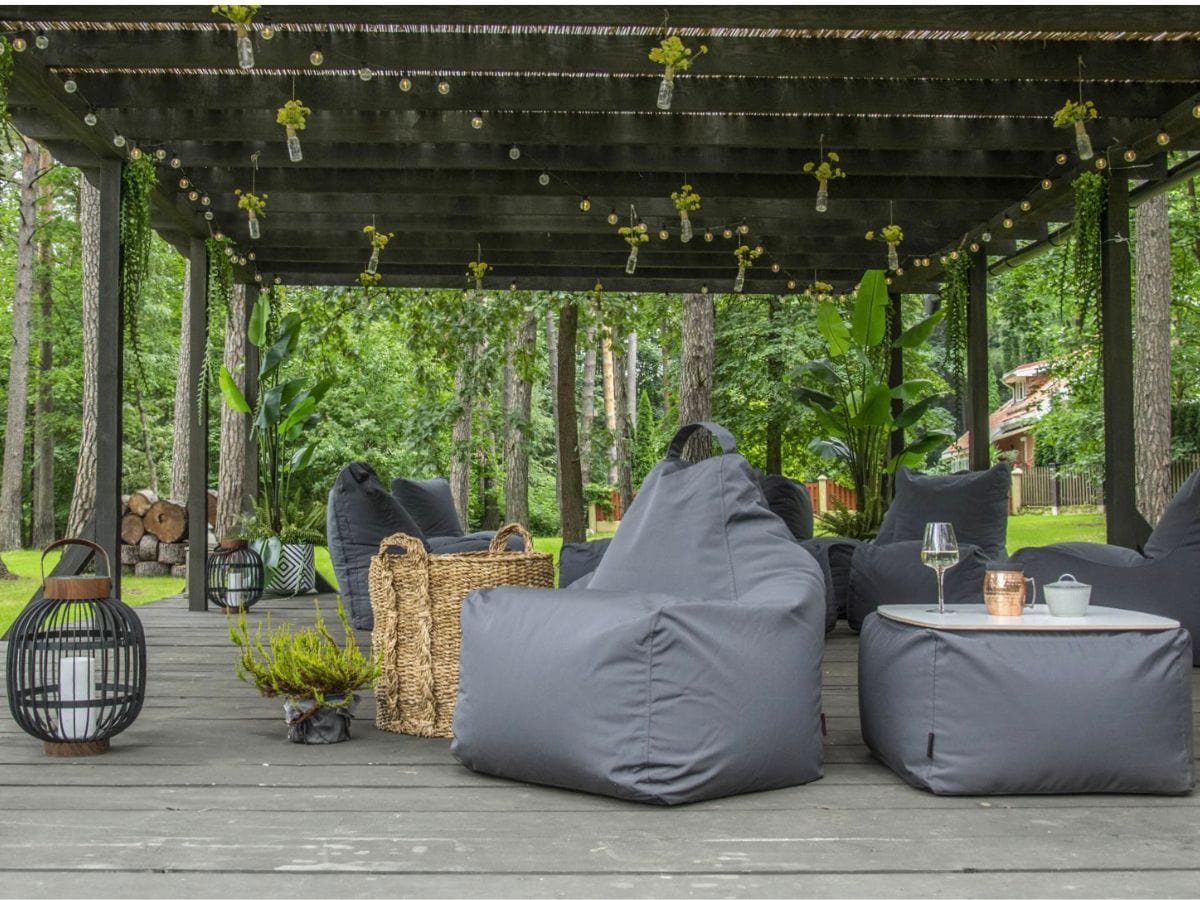 pouf dans jardin