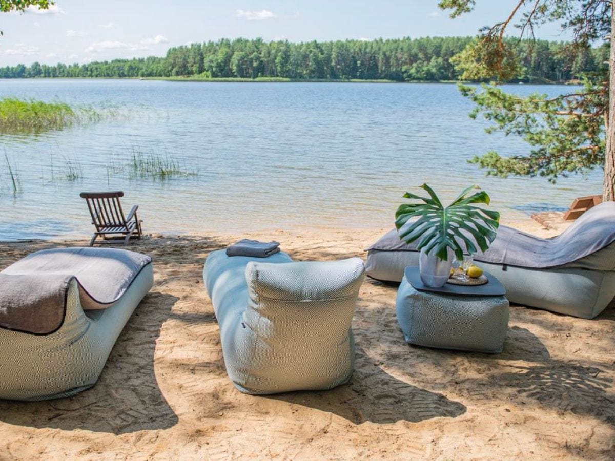 pouf au bord de l'eau Image