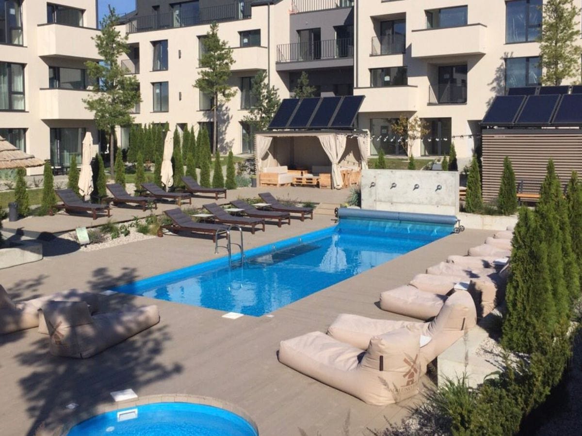poufs transat pour la piscine  Image