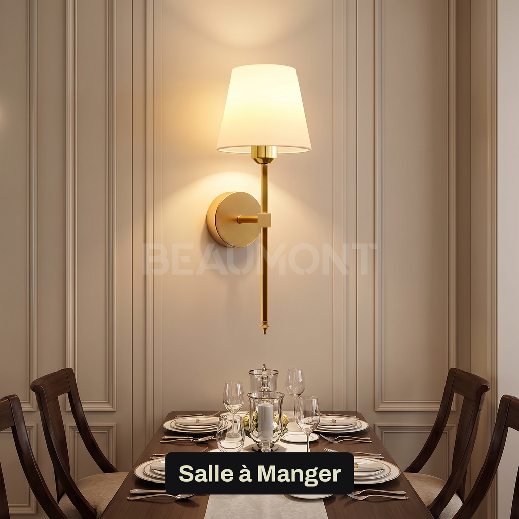 Applique murale sans fil dorée allumée dans une salle à manger | Marquise