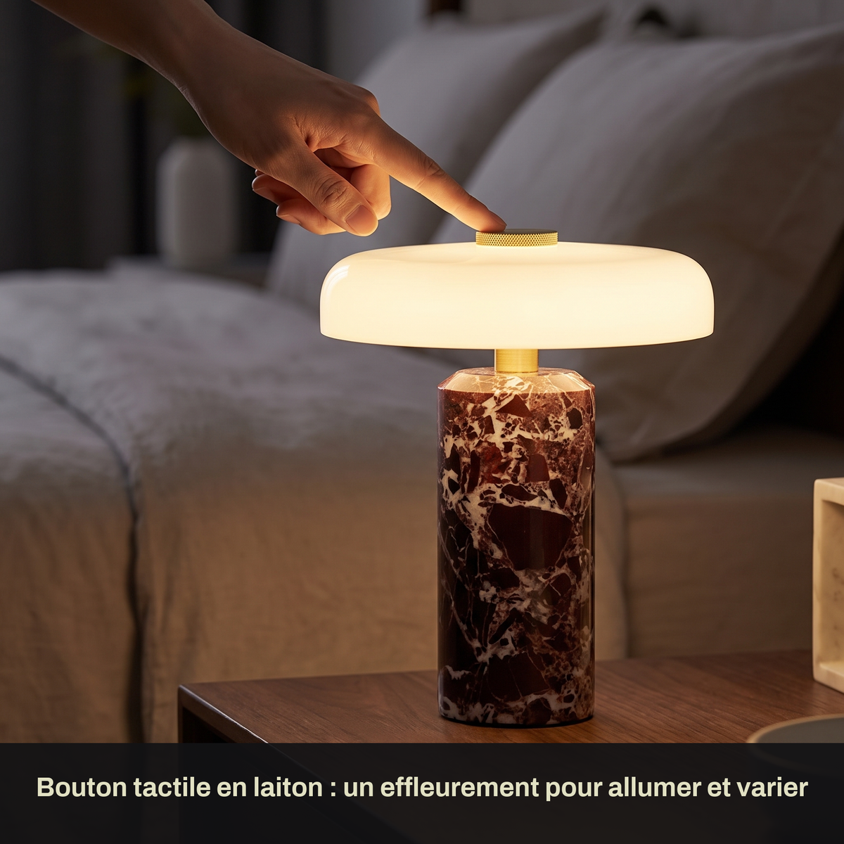 Lampe de Chevet Sans Fil Champignon en Marbre et Verre Opalin, Tactile et Rechargeable avec Variateur et Finitions Laiton - Églantine